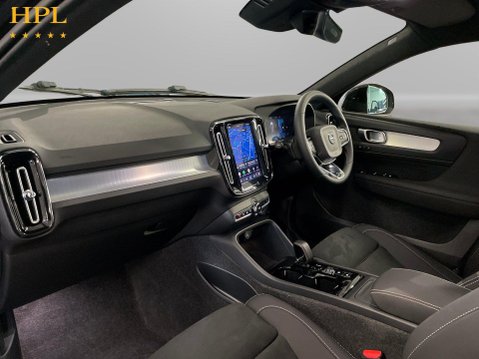 Volvo XC40 2.0 B4 MHEV Plus Dark SUV 5dr Petrol Hybrid DCT Auto Euro 6 (s/s) (197 ps) 15