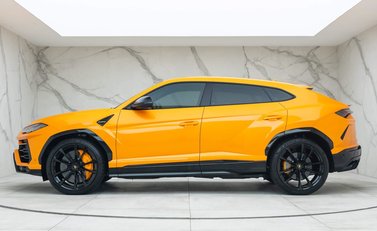 Lamborghini Urus 3