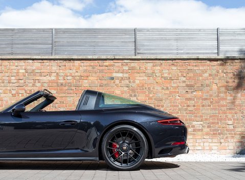 Porsche 911 (991.2) Targa 4 GTS 30