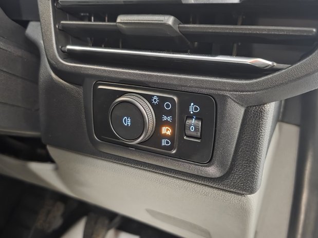 Ford Transit Custom Transit Custom 320 H1 Kombi Limited 9 Seater 2.0 EcoBlue 136ps 6