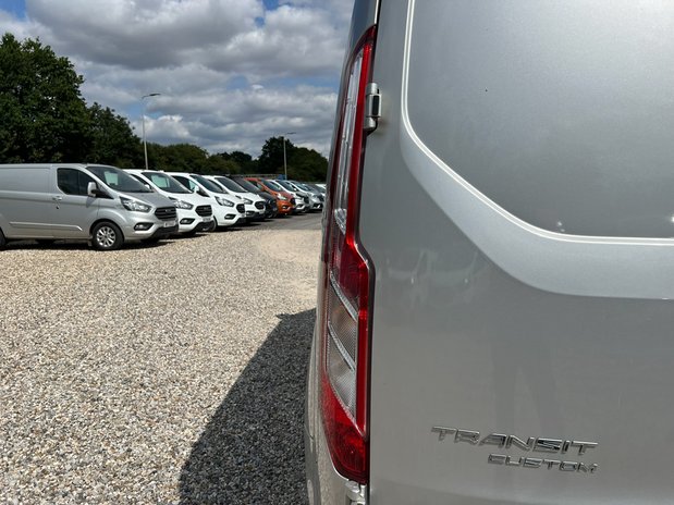 Ford Transit Custom SWB L1H1 Low Roof Limited 300 Air Con Alloys Sensors EURO 6 NO VAT 24