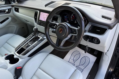 Porsche Macan TURBO PDK - TWO OWNERS -LANE ASSIST -20 INCH ALLOYS -APPLE CAR PLAY 15