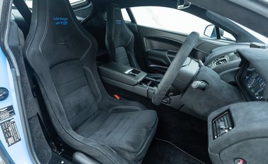 Aston Martin Vantage GT8 11