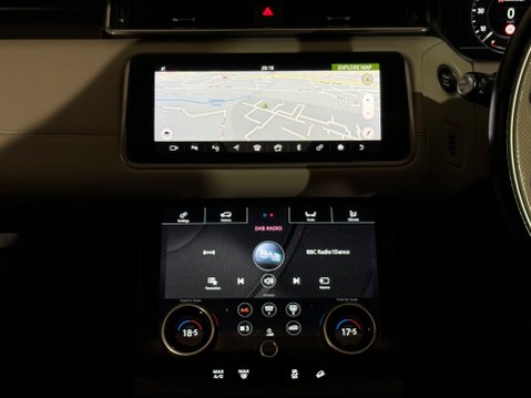 Land Rover Range Rover Velar R-DYNAMIC HSE 17