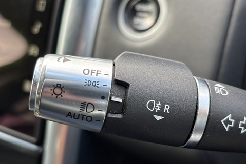 Land Rover Discovery D300 HSE Panel Van - Rear Seat Conversion / Black Pack 43