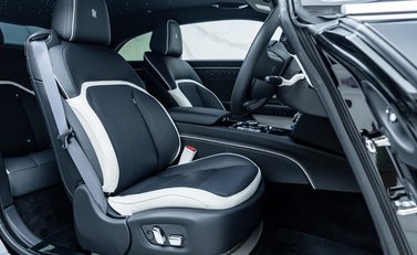Rolls-Royce Spectre 15