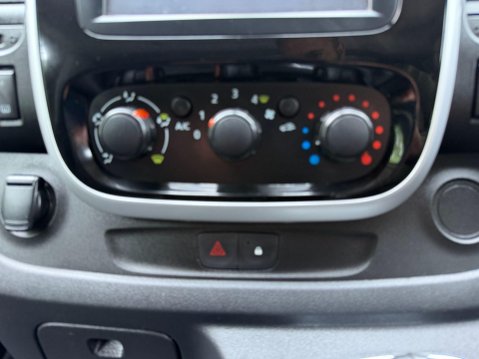 Renault Trafic 1.6 dCi ENERGY 27 Sport Nav Panel Van 5dr Diesel Manual SWB Standard Roof E 35