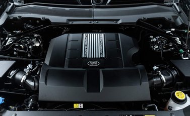 Land Rover Defender 90 V8 Bond Edition 30