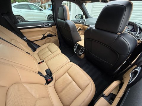 Porsche Cayenne 4.2 TD V8 S TiptronicS 4WD Euro 6 (s/s) 5dr 23