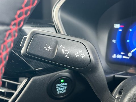 Ford Kuga ST-LINE X EDITION 32