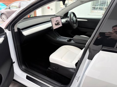 Tesla Model Y Auto RWD 5dr 19