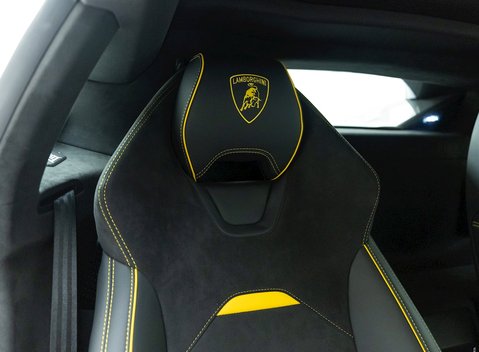 Lamborghini Huracan LP640-2 Tecnica 9