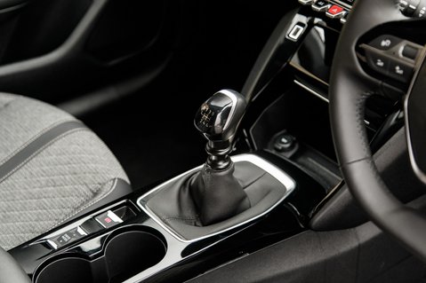 Peugeot 208 PURETECH ALLURE S/S 35