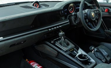 Porsche 911 GT3 RS (992) 21