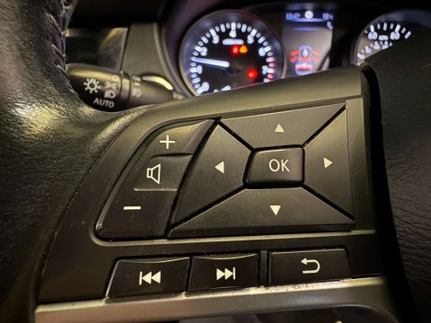 Nissan Qashqai 1.3 Qashqai N-Connecta DiG-T 5dr 21