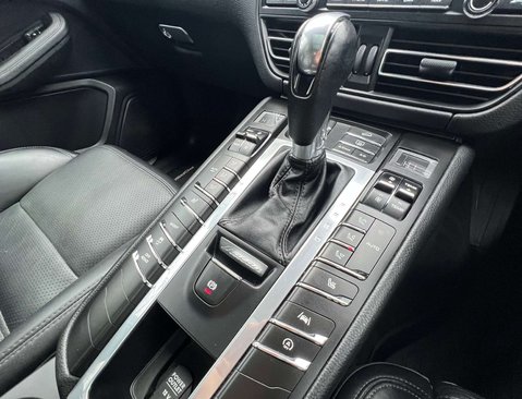 Porsche Macan 3.0 Macan S Semi-Auto 4WD 5dr 32