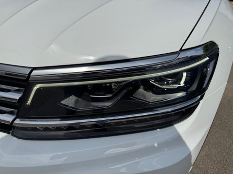 Volkswagen Tiguan R LINE TSI BMT 4MOTION DSG 21