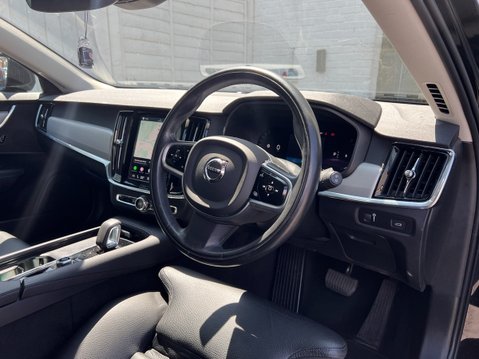 Volvo V90 2.0 B4 MHEV Core Estate 5dr Petrol Hybrid Auto Euro 6 (s/s) (197 ps) 20