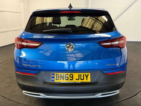 Vauxhall Grandland X 1.6 Grandland X SRi Nav Hybrid4 Auto 4WD 5dr 4