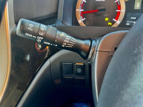 Toyota Vellfire GOLDEN EYES II V6 62