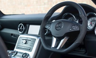Mercedes-Benz SLS AMG 13