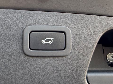 Jaguar E-Pace R-DYNAMIC HSE 8