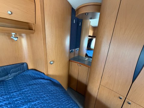 Laika Evovip R718 FIXED BED 4 BERTH LOW PROFILE COACH BUILT MOTORHOME 21