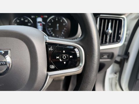 Volvo V90 2.0 V90 Momentum+ T4 Auto 5dr 32