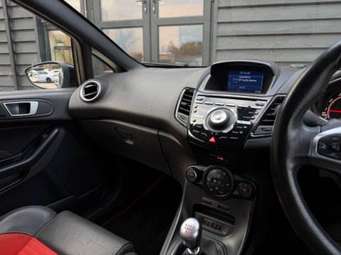 Ford Fiesta 1.6T EcoBoost ST-3 Hatchback 3dr Petrol Manual Euro 6 (182 ps) 6