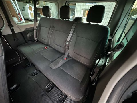 Renault Trafic 2.0 dCi LL30 Advance EDC L2 H1 Euro 6 (s/s) 5dr (9 Seat) 27