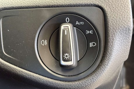 Volkswagen Golf 35.8kWh e-Golf Hatchback 5dr Electric Auto (136 ps) 51