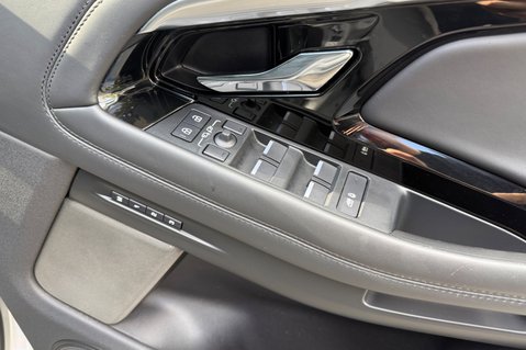 Land Rover Range Rover Evoque AUTOBIOGRAPHY MHEV - VAT Q -ONE OWNER -SLIDING PAN ROOF -PEARL SILVER 28