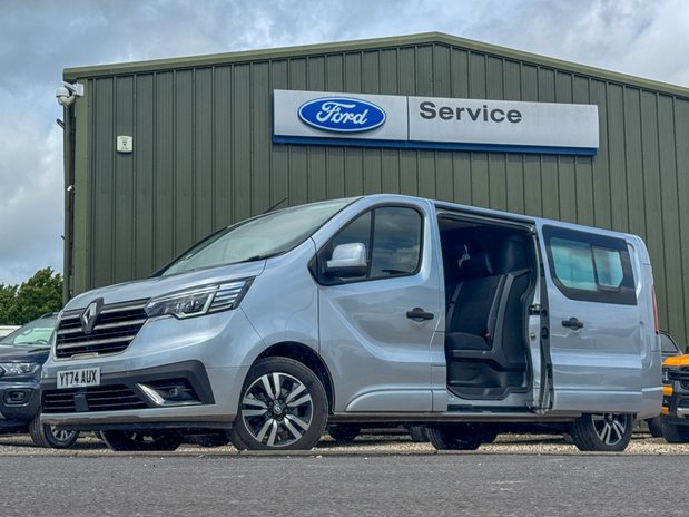 Renault Trafic Crew Cab AUTO LWB L2H1 Low Roof Sport LI30 Air Con Nav EURO 6 1