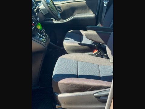 Toyota Noah Hybrid 1.8 11