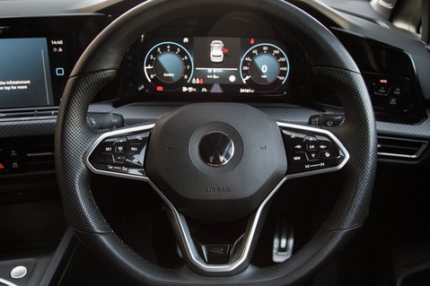 Volkswagen Golf R-LINE TSI 21