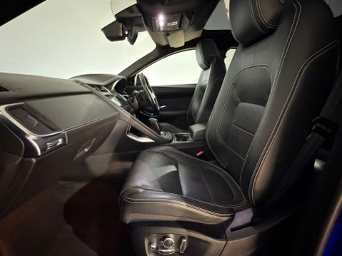 Jaguar E-Pace E-PACE R-DYNAMIC HSE 16
