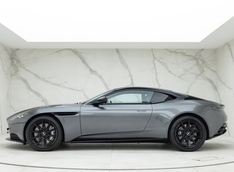 Aston Martin DB11 V8 Shadow Edition 2
