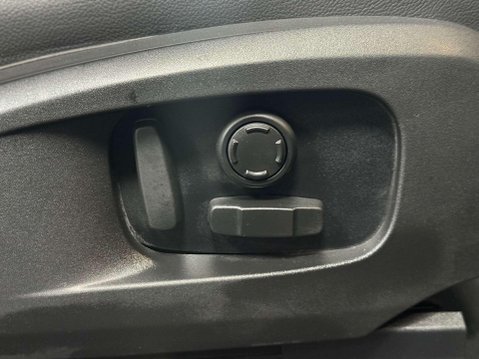 Land Rover Defender 3.0 D250 MHEV SE Hard Top SUV 5dr Diesel Auto 4WD MWB Euro 6 (s/s) (250 ps) 54