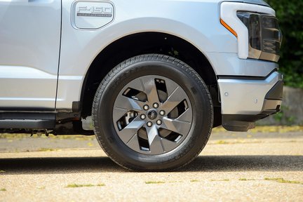 Ford Lightning Lariat Electric 20