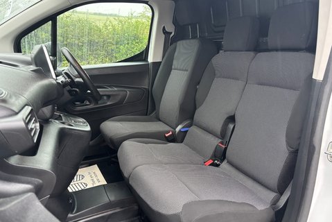 Toyota Proace City L1 Design 100 ps EAT8 Automatic Panel Van 3