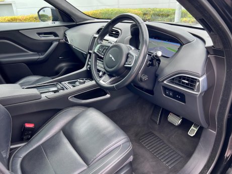 Jaguar F-Pace 2.0 D180 Chequered Flag Auto AWD Euro 6 (s/s) 5dr 61