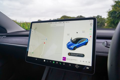 Tesla Model 3 PERFORMANCE 13