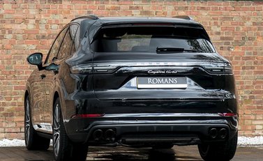 Porsche Cayenne Turbo (New Model) 3