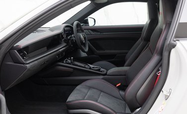 Porsche 911 CARRERA GTS (992) 13