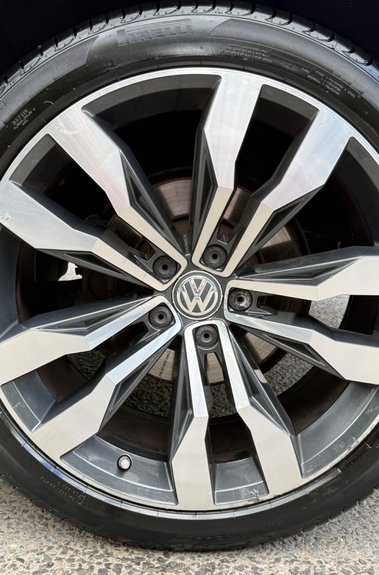 Volkswagen Tiguan R LINE TDI BMT 4MOTION DSG - PAN ROOF - APPLE CAR PLAY -ADAPTIVE CRUISE 