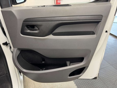 Vauxhall Vivaro 2.0 Vivaro 3100 Dynamic S/S 36