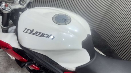 Triumph Street Triple R 2013 13K EXCELLENT CONDITION NEW MOT 675CC TRIPLE 35