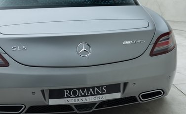 Mercedes-Benz SLS AMG 30