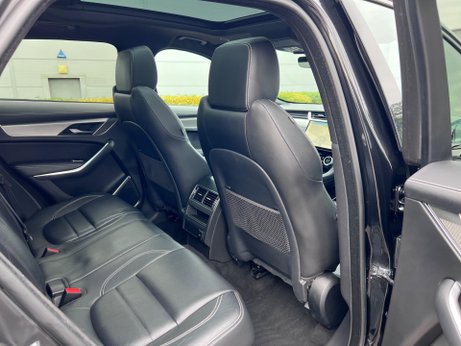 Jaguar F-Pace 2.0 D200 MHEV R-Dynamic SE Auto AWD Euro 6 (s/s) 5dr 30