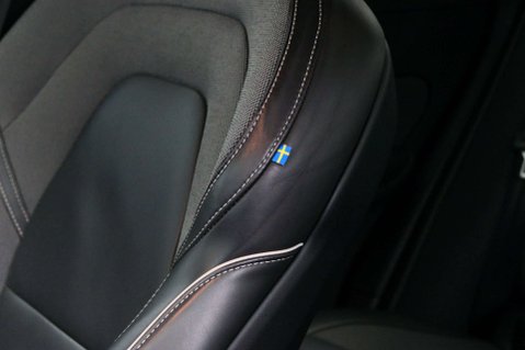 Volvo XC60 2.0 XC60 R-Design B4 MHEV AWD Auto 4WD 5dr 23